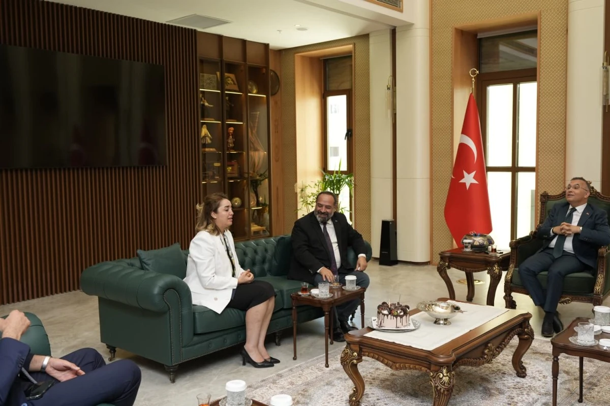 زيارة تهنئة من جمعية صحافة غازي عنتاب إلى الوالي كمال تشيبَر