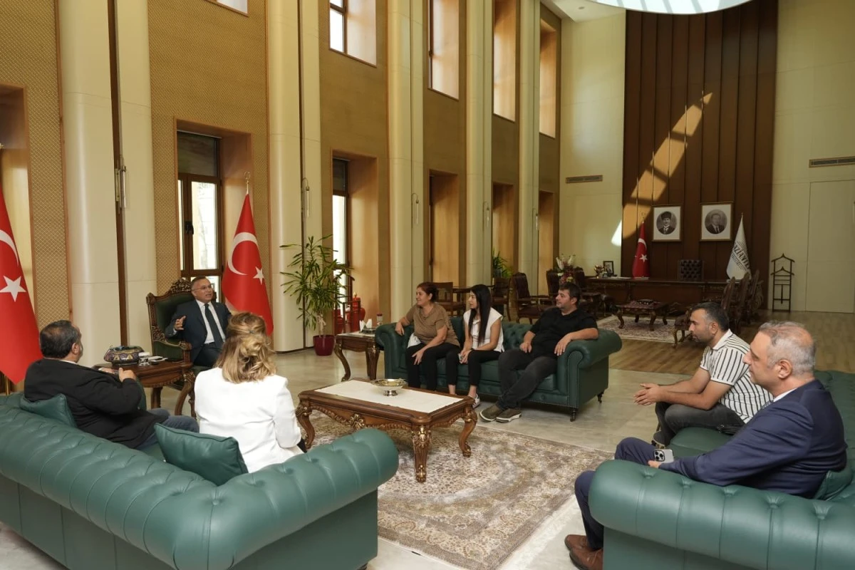 زيارة تهنئة من جمعية صحافة غازي عنتاب إلى الوالي كمال تشيبَر