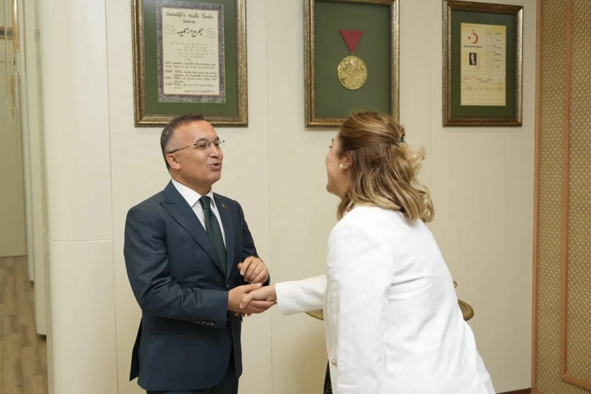 زيارة تهنئة من جمعية صحافة غازي عنتاب إلى الوالي كمال تشيبَر