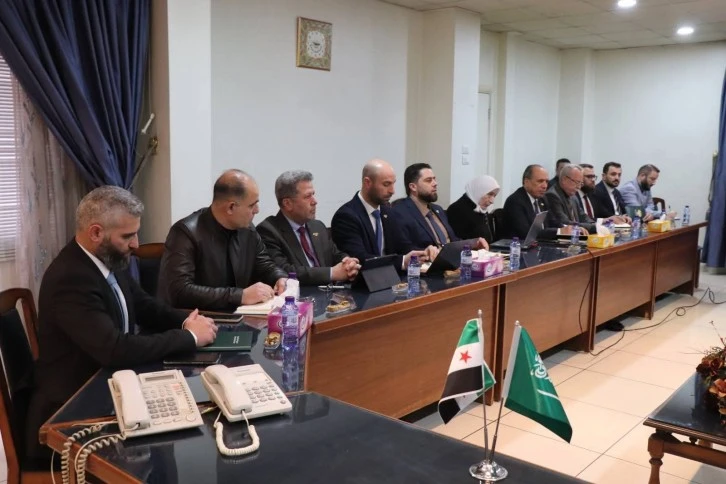 وزير الأشغال العامة  والإسكان يلتقي وفدا سعوديا 