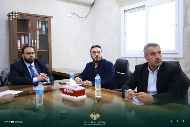 وزارة الاقتصاد تبحث تنفيذ مشروع توسعة مدينة باب الهوى الصناعية 