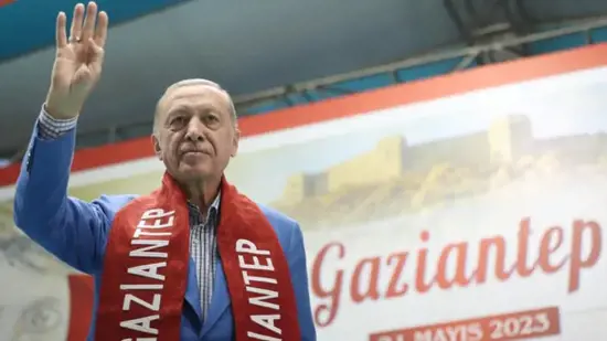أردوغان يكشف موعد تسليم المنازل الدائمة لمنكوبي الزلزال