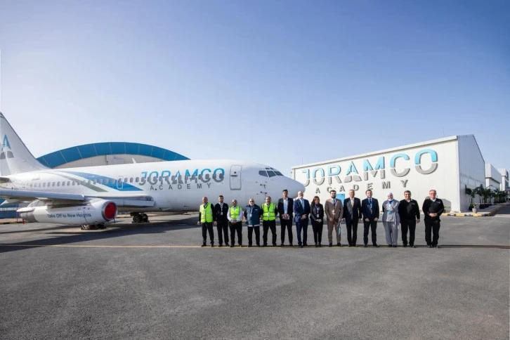 رئيس الهيئة العامة للطيران المدني يجتمع مع السيد فريز كوري