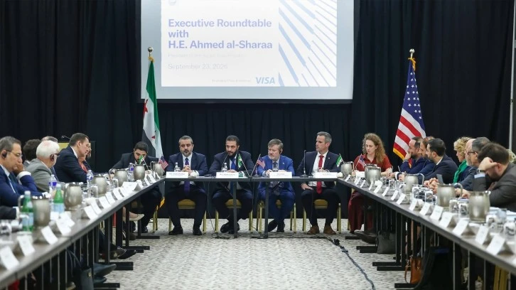 الرئيس احمد الشرع عقد اجتماع مع عدد من أعضاء غرفة التجارة الأمريكية 