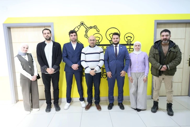 وفد وزارة الرياضة والشباب يزور هيئة الابداع والتميز