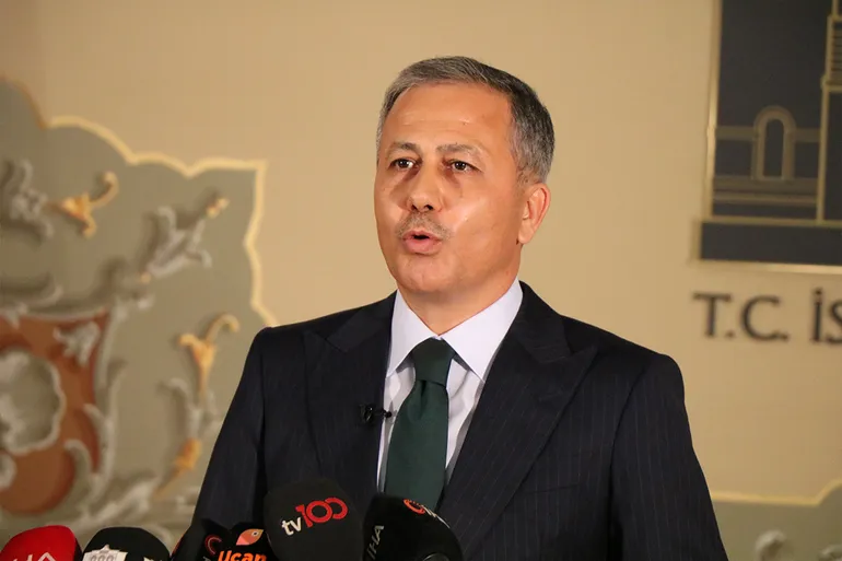"بشكل طوعي وآمن"! .. وزير الداخلية التركي يُعلن عودة 500 ألف سوري إلى بلادهم