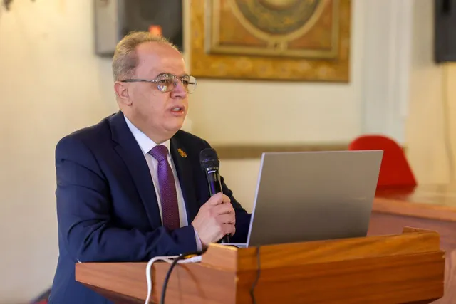 وزير التعليم العالي يؤكد أهمية الانفتاح على الجامعات العالمية وتطوير بيئة التعليم العالي في سوريا 