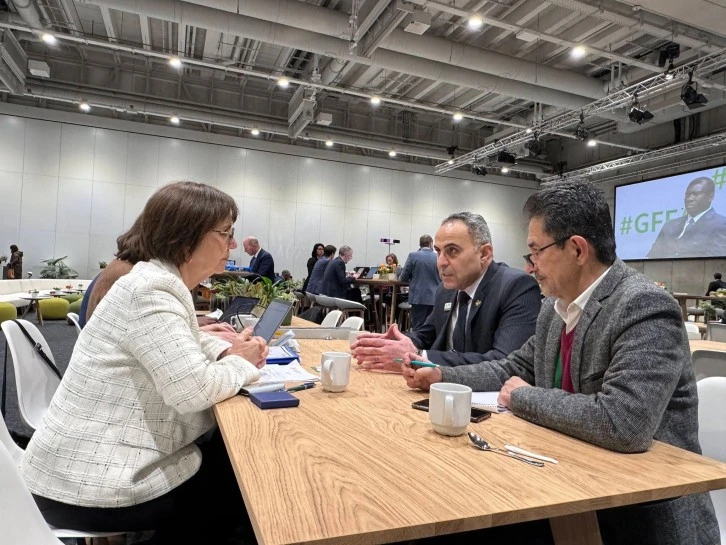 وزير الزراعة يلتقي بالمديرة العامة للمنظمة العالمية للصحة الحيوانية 