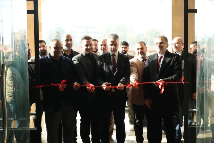 رئيس جامعة حلب الدكتور أسامة رعدون يفتتح مركز التدريب