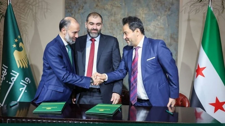 سوريا توقّع اتفاقية استراتيجية مع شركة تركية لإنشاء حوض سفن متكامل في مرفأ طرطوس
