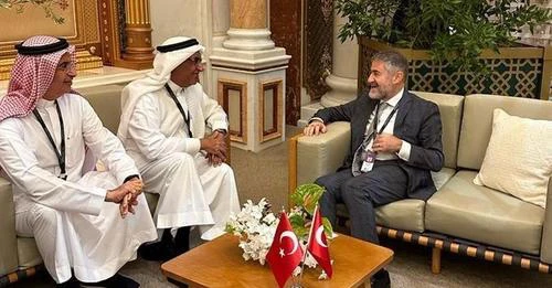 وزير المالية التركي يلتقي بمديري ومسؤولي شركات وأوساط مالية دولية في الرياض