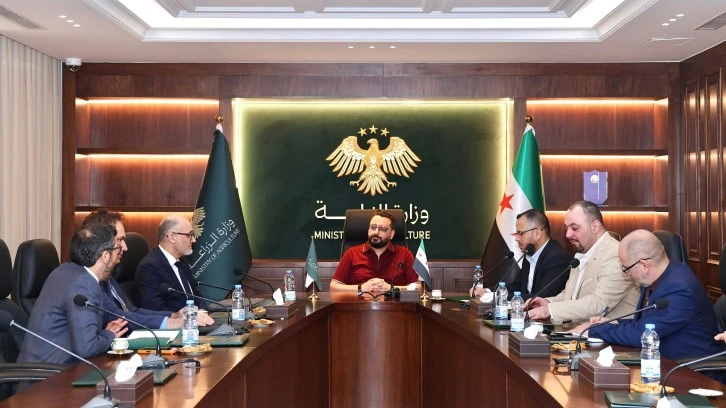 وزير الزراعة يبحث مع وفد فرانكفورت سكول سبل دعم وتمويل المزارعين 