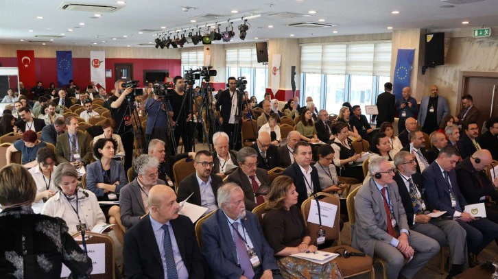 انعقد مؤتمر تحول الصحافة والبحوثات في أنقرة