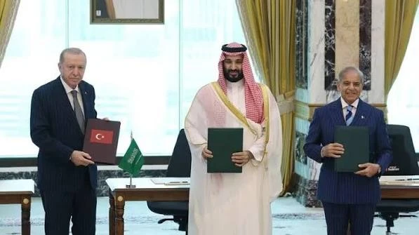 اجتماع رفيع المستوى في إسطنبول لتفعيل &laquo;اتفاقية مكة للدفاع المشترك&raquo; بين تركيا والسعودية وباكستان