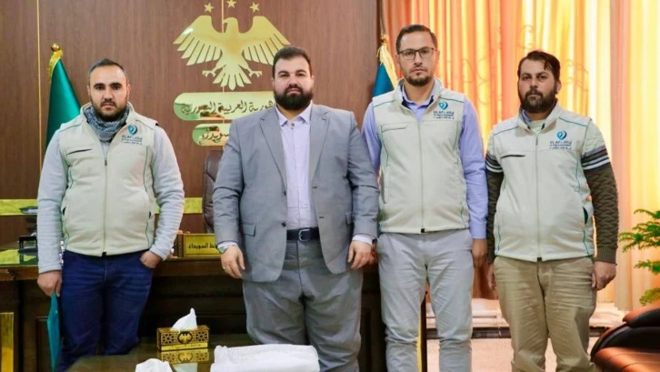 محافظ السويداء يوقّع مذكرة تفاهم مع منظمة إيلاف  لتشغيل محطات مياه بالطاقة الشمسية 