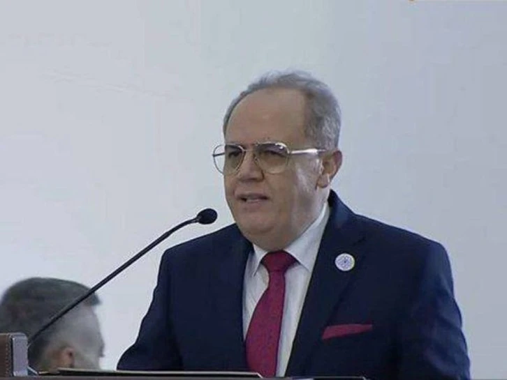 وزير التعليم العالي: الوزارة تدرس موضوع الترفع الإداري في الجامعات الحكومية والخاصة