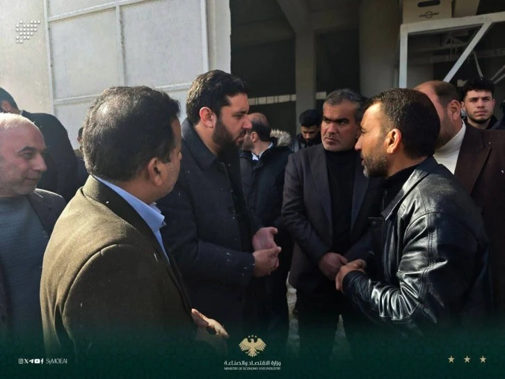 نائب وزير الاقتصاد والصناعة يصل إلى مدينة الطبقة 
