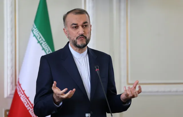 وزير خارجية إيران يُدين الضربات الأمريكية والبريطانية على اليمن وسوريا والعراق