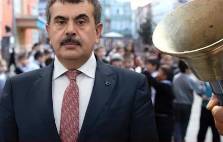 وزير التربية التركي يعلن تغييرات جذرية في المناهج: استبدال &ldquo;الحروب الصليبية&rdquo; بـ &ldquo;هجمات الصليبيين&rdquo;