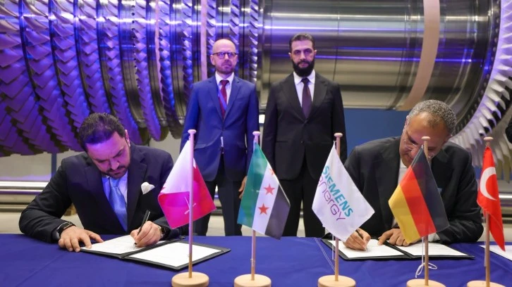 السيد الرئيس احمد الشرع والوفد المرافق في زيارة إلى مقر شركة سيمنز للطاقة 