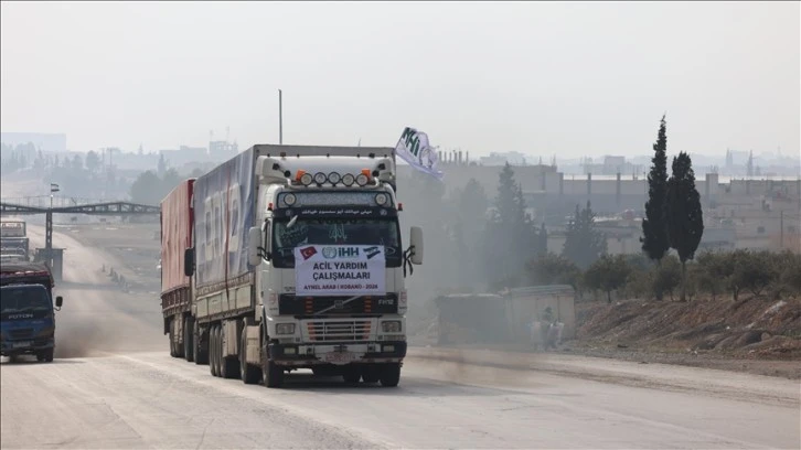 "الإغاثة التركية" تصل قرى عين العرب بالقوارب رغم حصار "قسد"