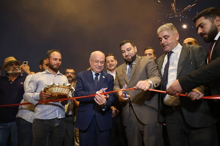 وزير النقل ومحافظ حمص يفتتحا جسر الاسمنت في الرستن 