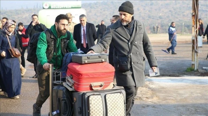 عودة نحو 900 ألف سوري عبر المنافذ البرية منذ إسقاط الأسد