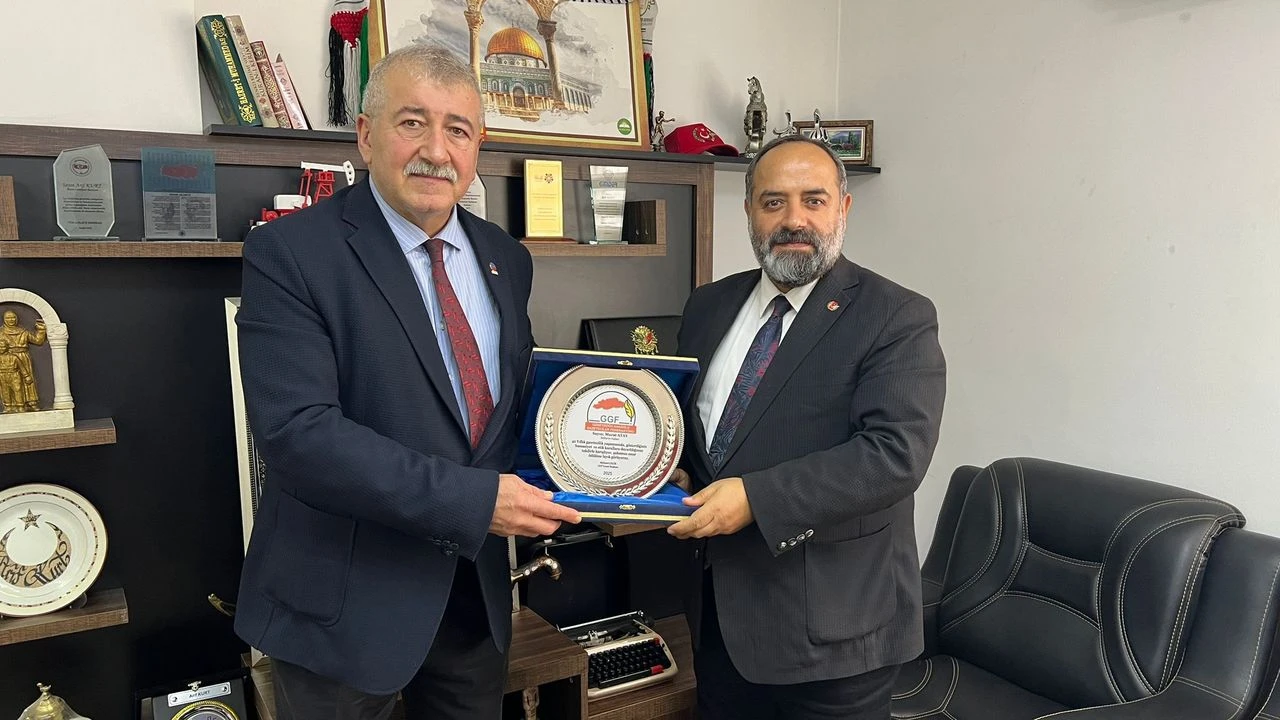 اتحاد صحفيي جنوب شرق الأناضول يمنح الصحفي مراد أتاي جائزة الشرف