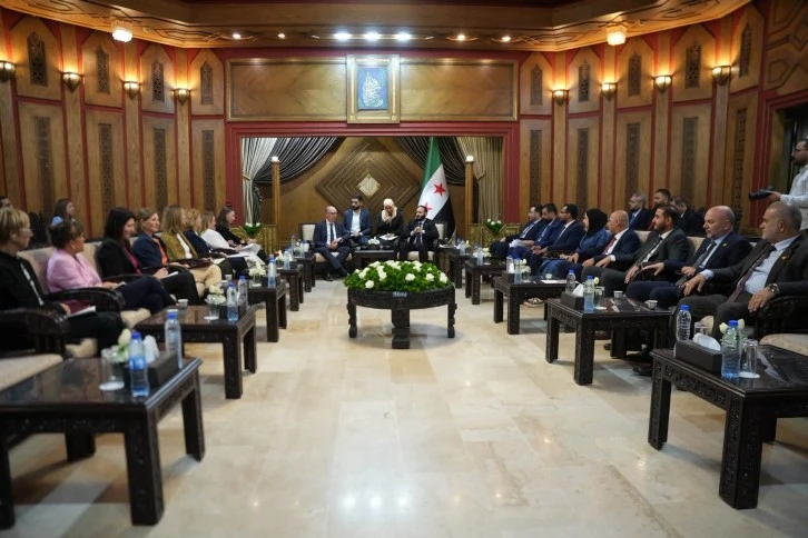 محافظ حلب يبحث مع وفد المتأني التعاون في مجالات التعافي والتنمية 