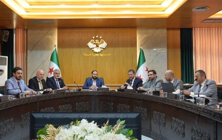 محافظ حلب يبحث آليات تسريع المشاريع الاستثمارية 