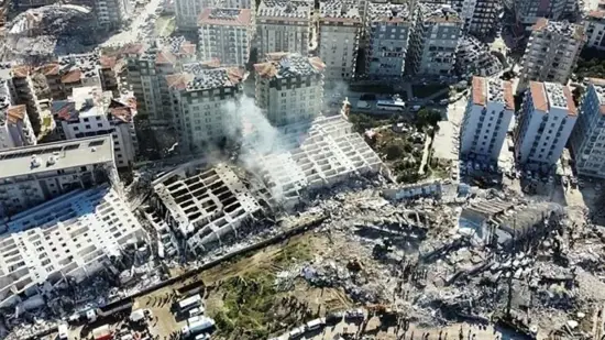السلطات التركية تقبض على مهندس مجمع &quot;Rönesans&quot; الذي انهار وقتل ساكنيه بالزلزال