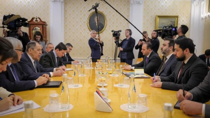 لقاء وزير الخارجية اسعد الشيباني وزير خارجية روسيا 