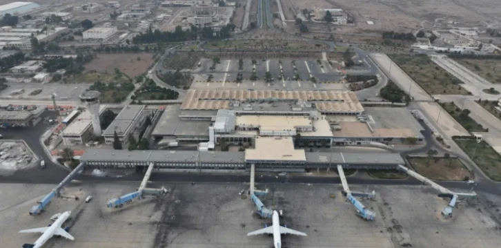 الكشف عن قضايا اختلاس كبيرة في معبر نصيب ومطار دمشق