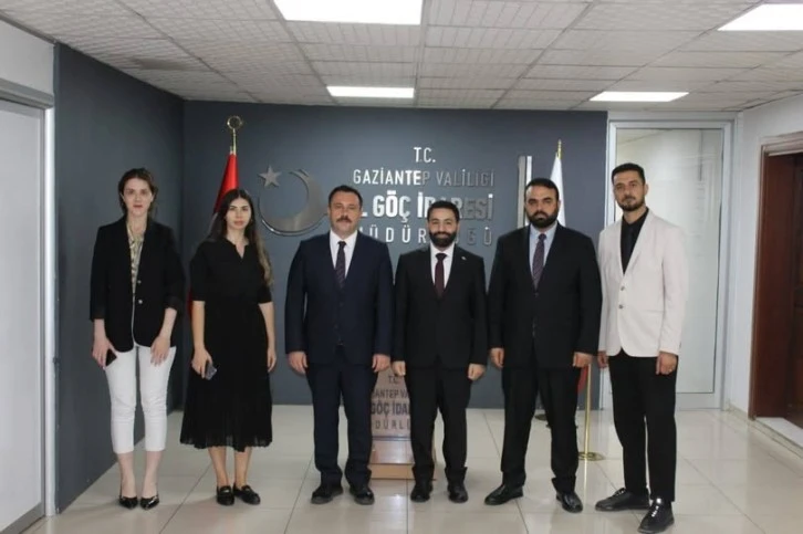 القنصل السوري في غازي عنتاب يبحث مع مدير الهجرة قضايا الوثائق والثبوتيات الخاصة بالسوريين