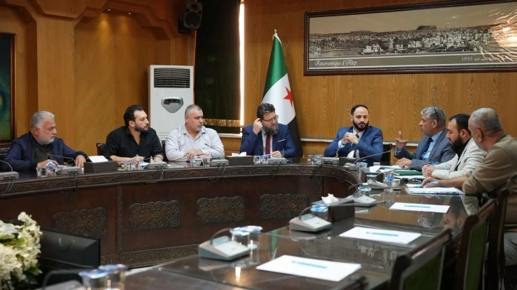 محافظ حلب يترأس اجتماع لجنة النقل