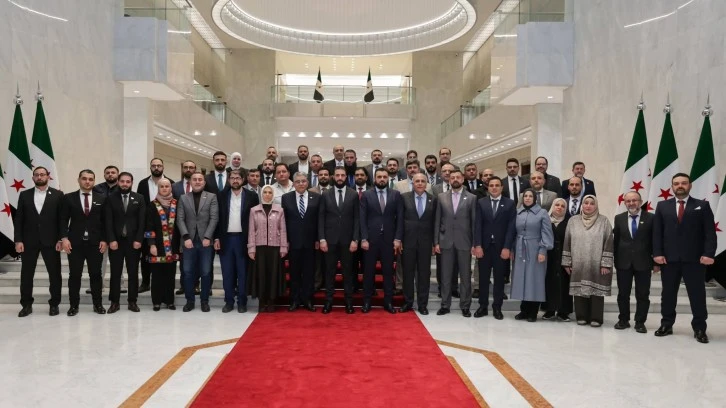 السيد الرئيس احمد الشرع يلتقي وفدا من منظمات المجتمع المدني 