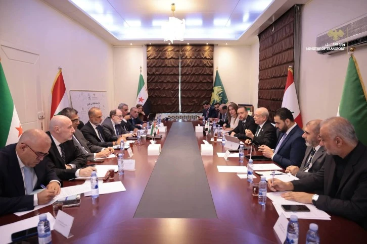 الوزير بدر ونظيره اللبناني يبحثان تفعيل الربط السككي 
