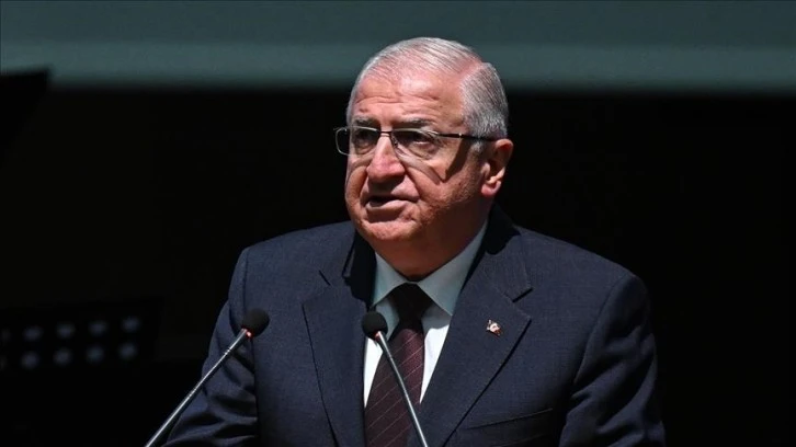 وزير الدفاع التركي: لن نسمح بوجود أي تنظيم إرهابي في المنطقة