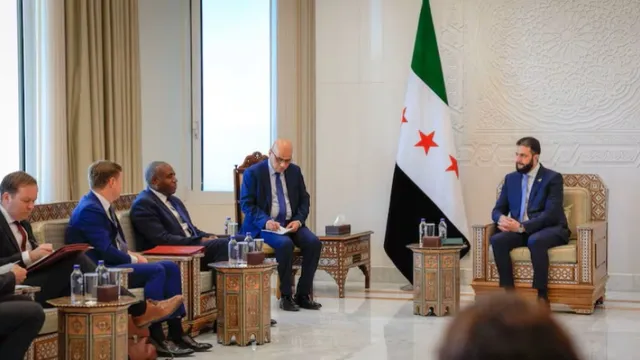 ذا ناشيونال: خلافات وتحفّظات تؤخر استئناف التمثيل الدبلوماسي بين سوريا وبريطانيا