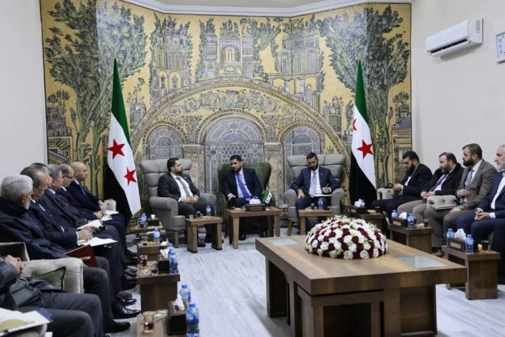 وزير الأشغال العامة ورئيس هيئة التخطيط والاحصاء ومحافظ إدلب يبحثان واقع المخيمات بادلب 