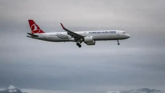 طائرة تابعة للخطوط الجوية التركية تهبط إضطراريًا بسبب التهديد بوجود قنبلة