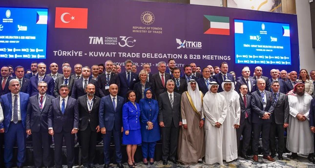 وزير التجارة يترأس اجتماعا للوفود التجارية التركية الكويتية في الكويت