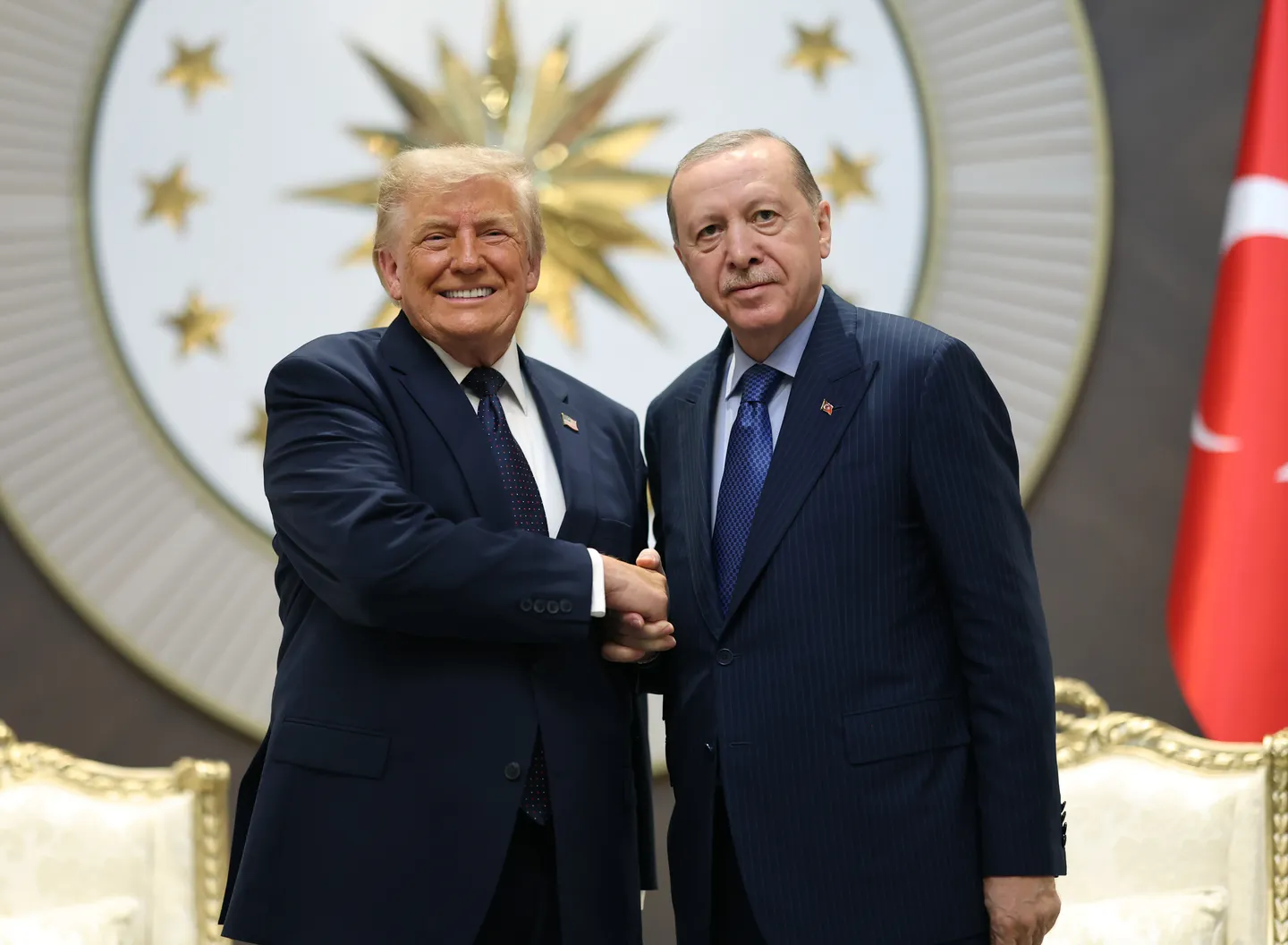 أردوغان يجري مباحثات مع ترمب ويؤكد دعم السلام الدائم في المنطقة وخطوات إعادة إعمار غزة