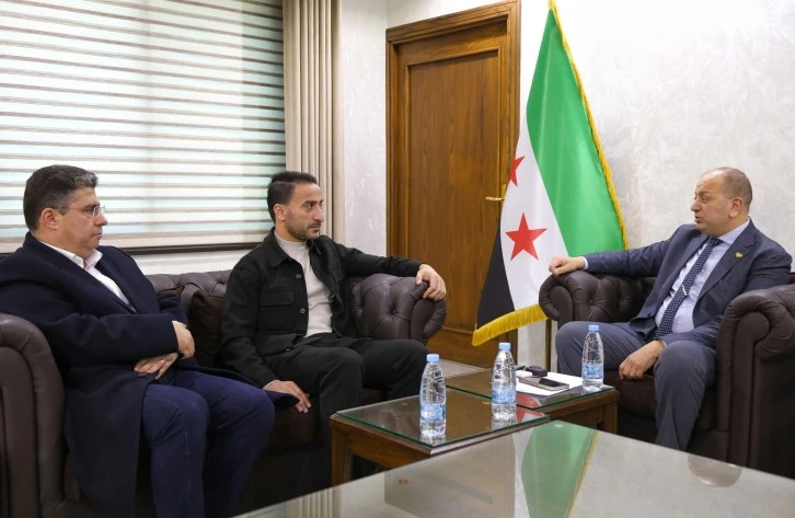 وزير الرياضة والشباب يبحث مع رئيس كرة القدم تطوير ودعم المنتخبات 