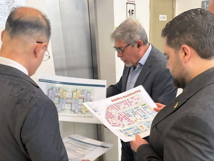 وزير الأشغال العامة والإسكان يزور مدينة بروة بقطر