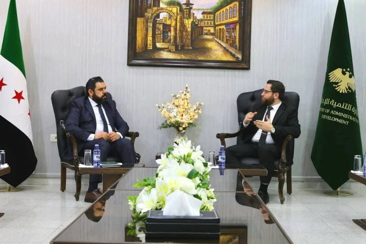 بحث التعاون في تطوير الأداء المؤسسي والوظيفي 