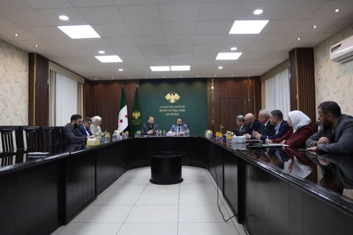 وزير الأشغال العامة يبحث مع محافظ حماه عدد من الملفات الخدمية 