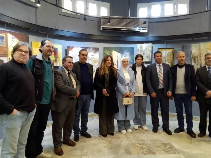 مديرية الثقافة بمناسبة الاحتفال بعيد التحرير نظمت معرضا فنيا 