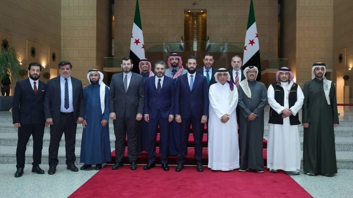 الرئيس احمد الشرع يلتقي وزير الثقافة محمد الصالح 