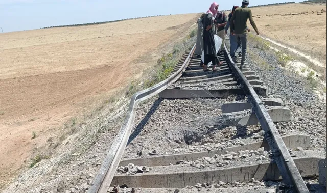 ثلاثة شهداء من &quot;الدفاع المدني&quot; بانفجار لغم مزروع في سكة القطار شرق حماة